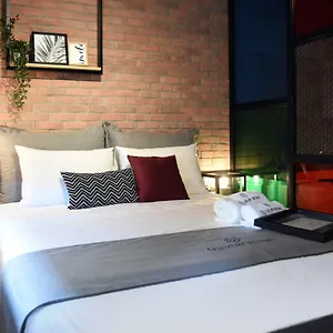 https://q-luxury-rooms-thessaloniki.hotels-of-thessaloniki.com